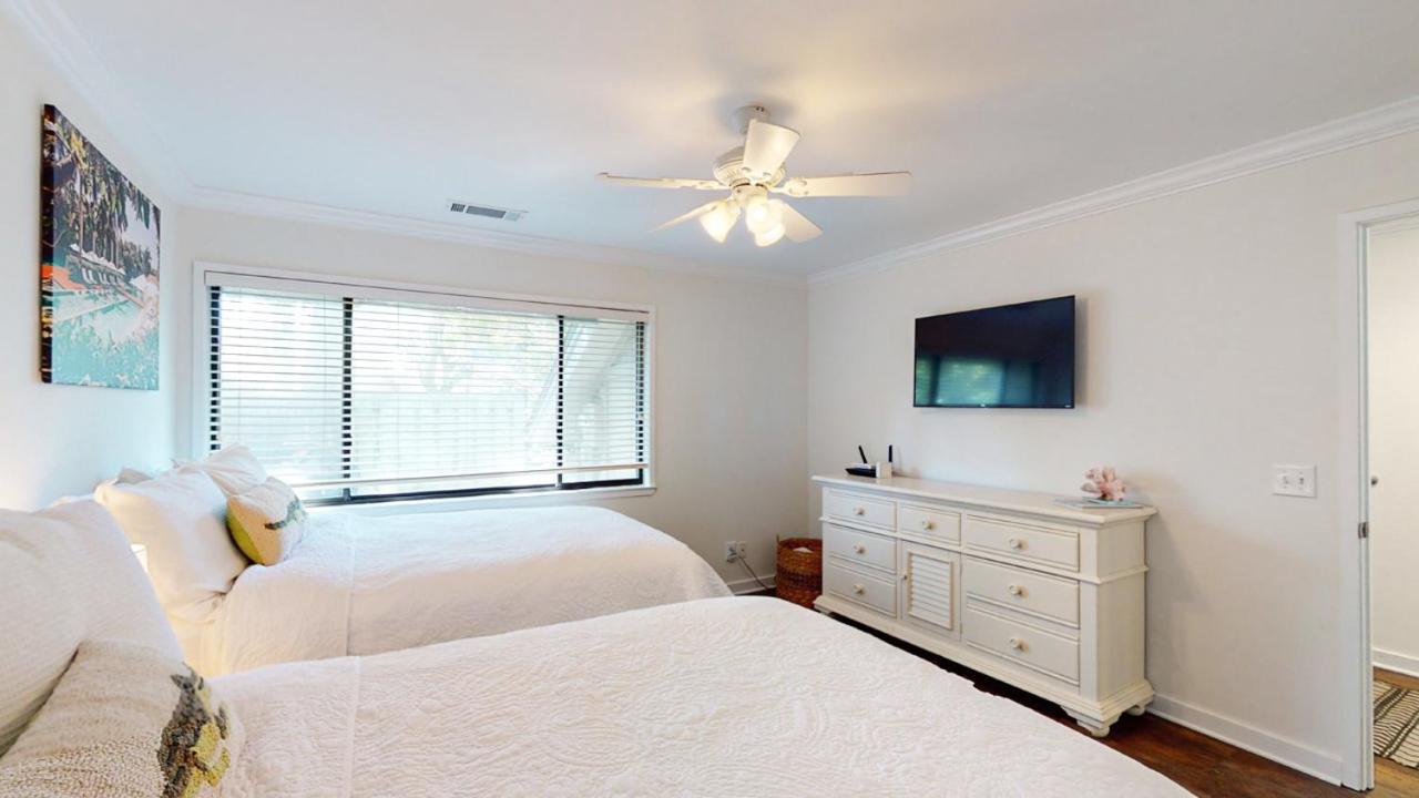 | 956 Inverness Village
