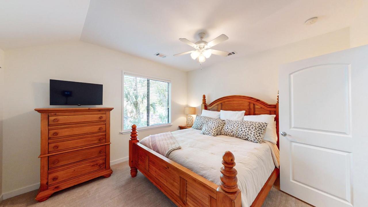 | 956 Inverness Village