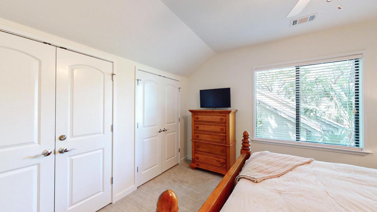 | 956 Inverness Village