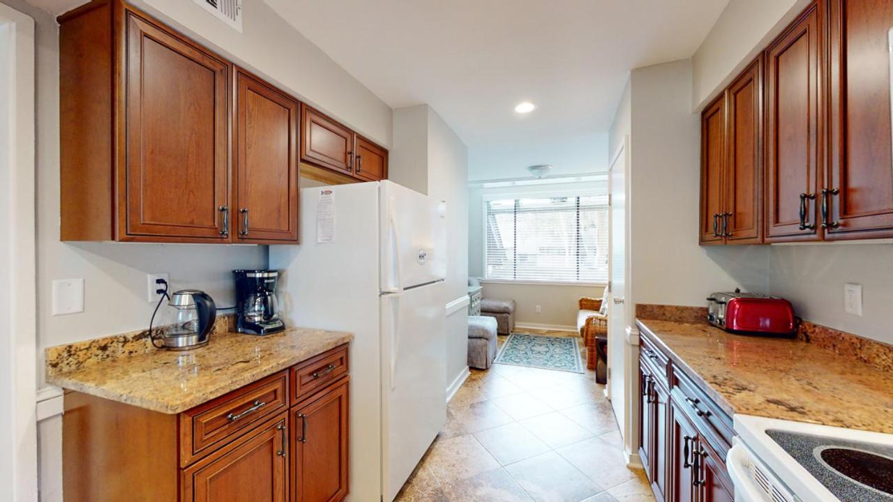 | 910 Inverness Village