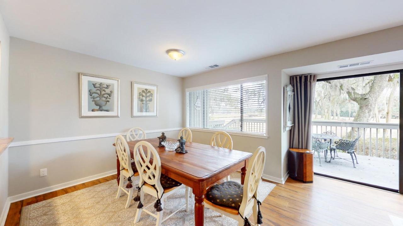 | 910 Inverness Village