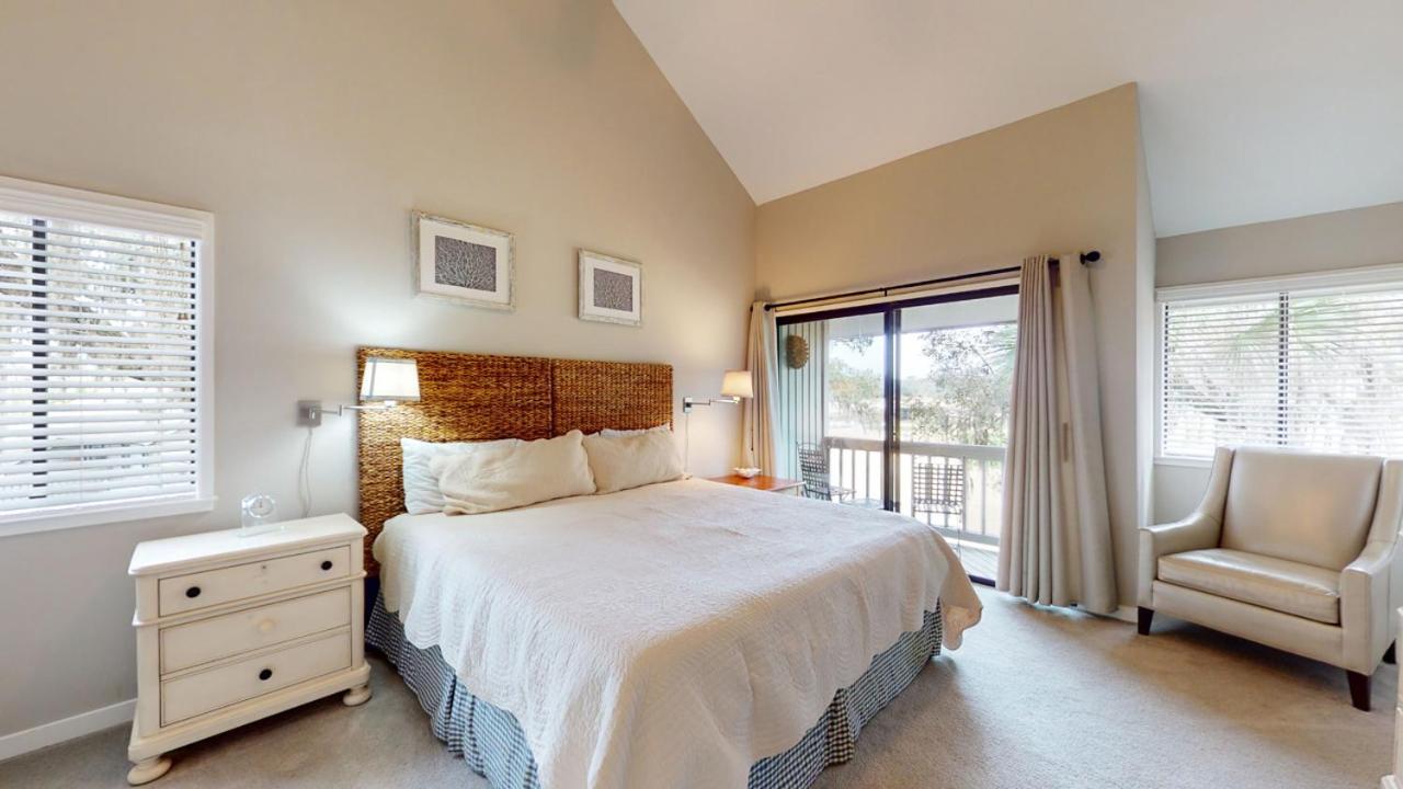 | 910 Inverness Village