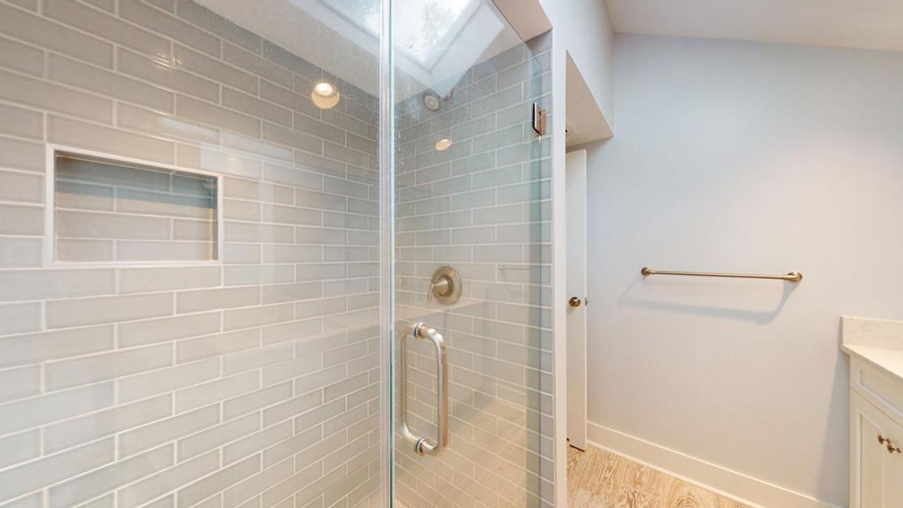 | 910 Inverness Village