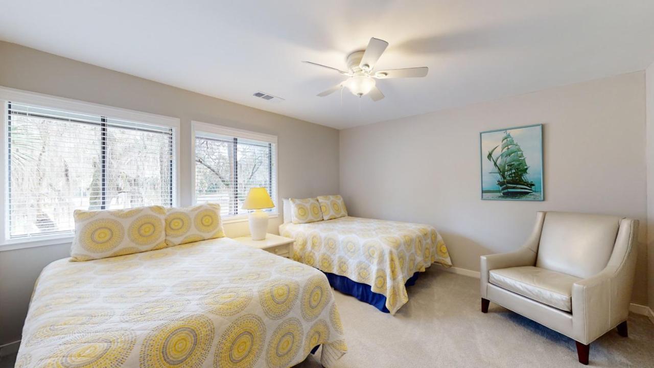 | 910 Inverness Village