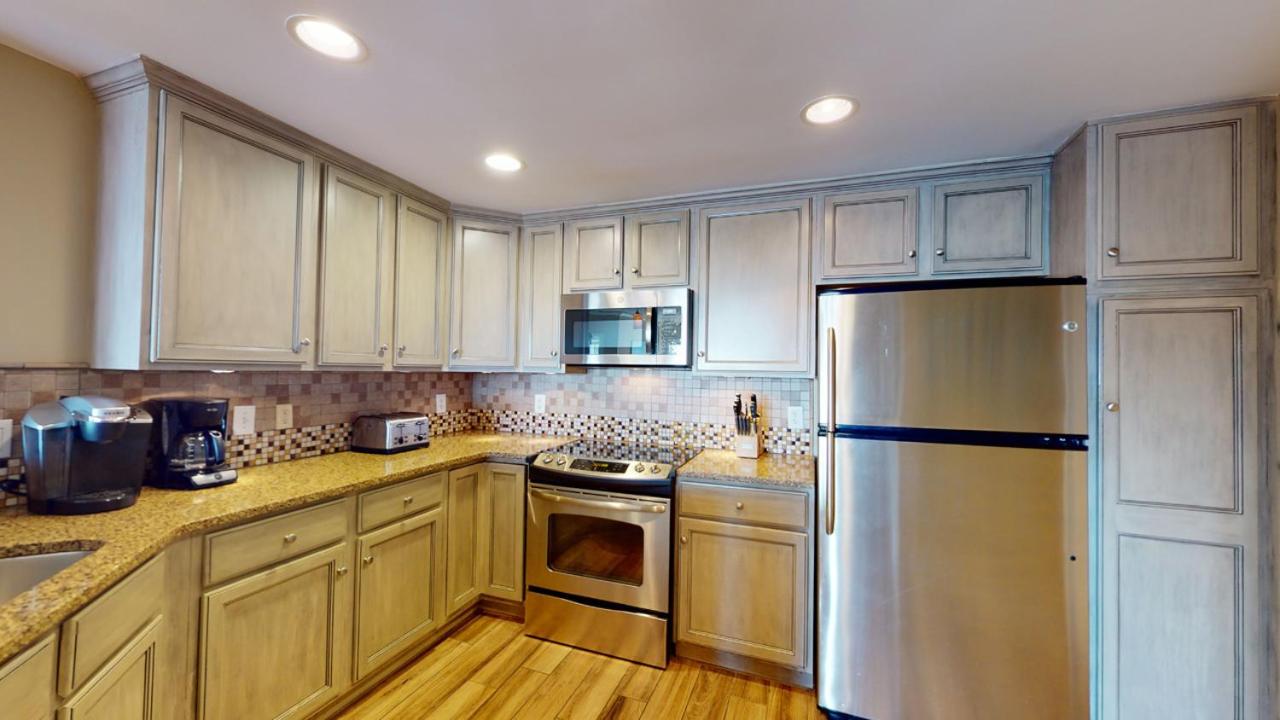| 4505 Windsor Court North