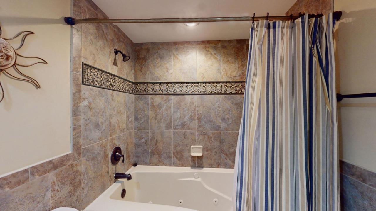 | 4505 Windsor Court North