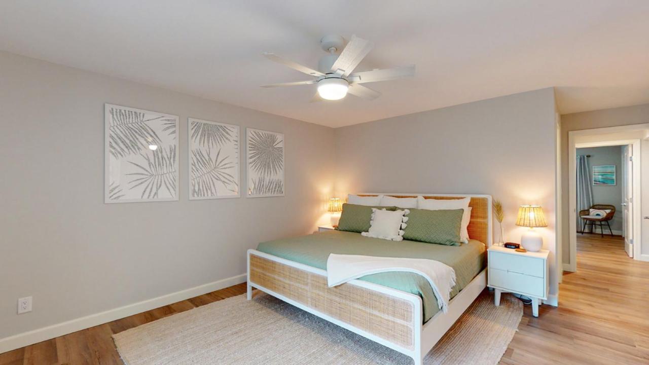 | 727 Queens Grant