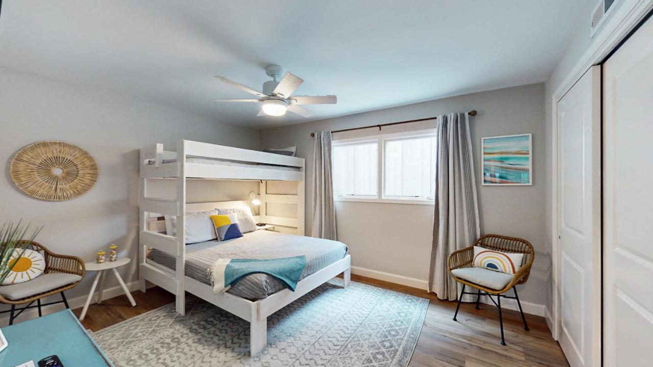 | 727 Queens Grant