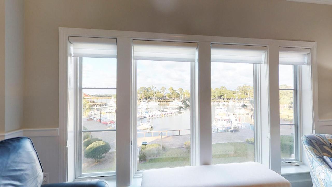  | 210 Mainsail