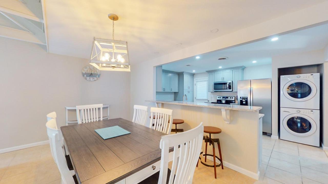  | 525 Queens Grant