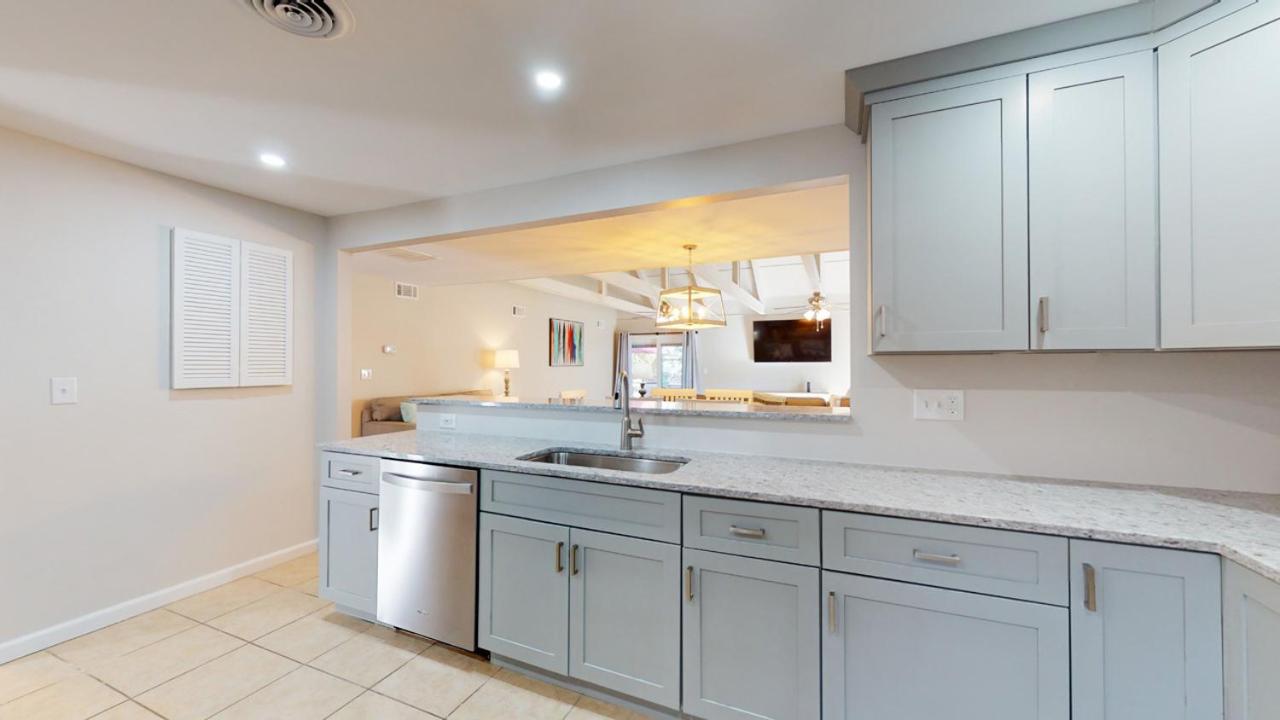  | 525 Queens Grant