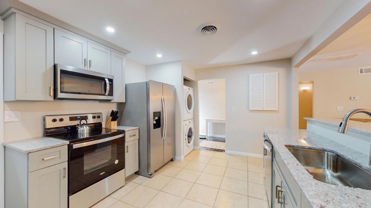 | 525 Queens Grant