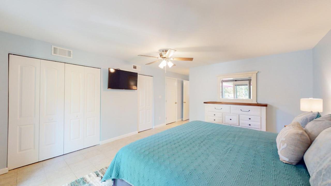  | 525 Queens Grant