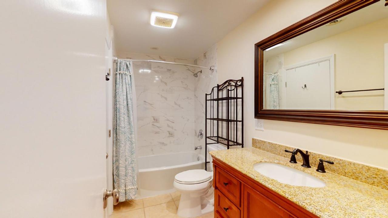  | 525 Queens Grant