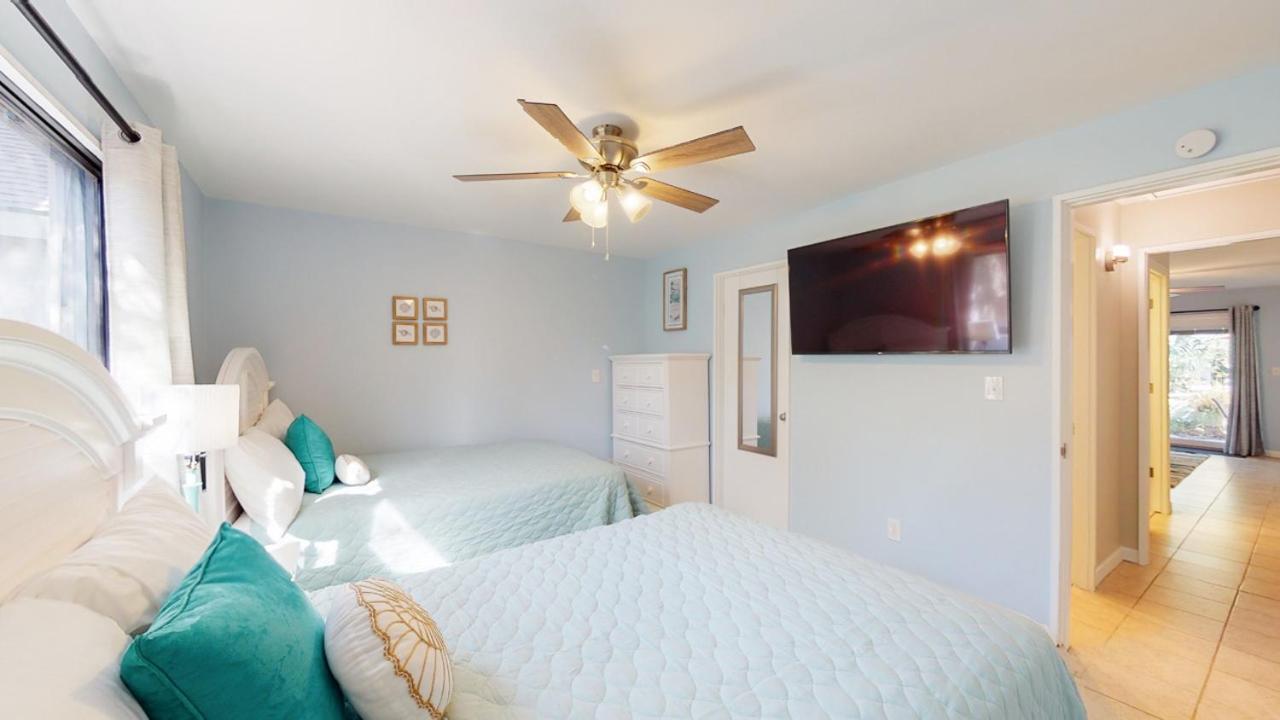  | 525 Queens Grant