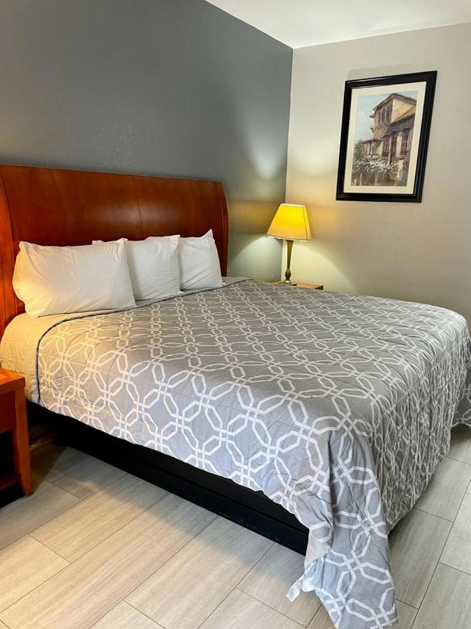 | American Way Inn & Suites