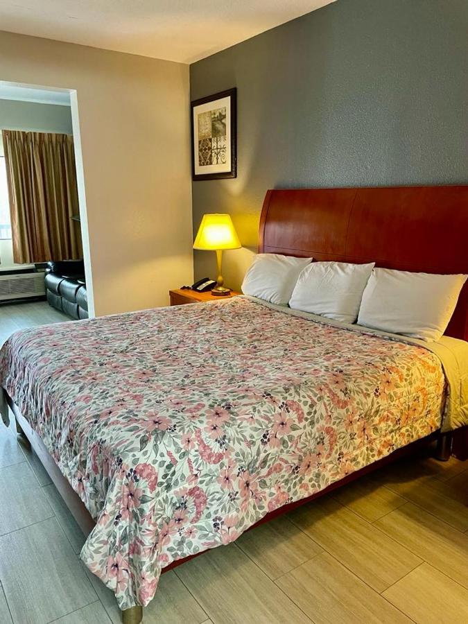  | American Way Inn & Suites