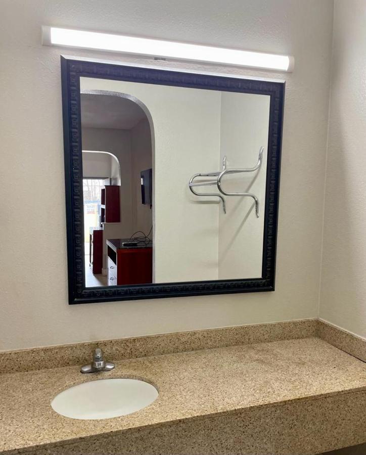 | American Way Inn & Suites