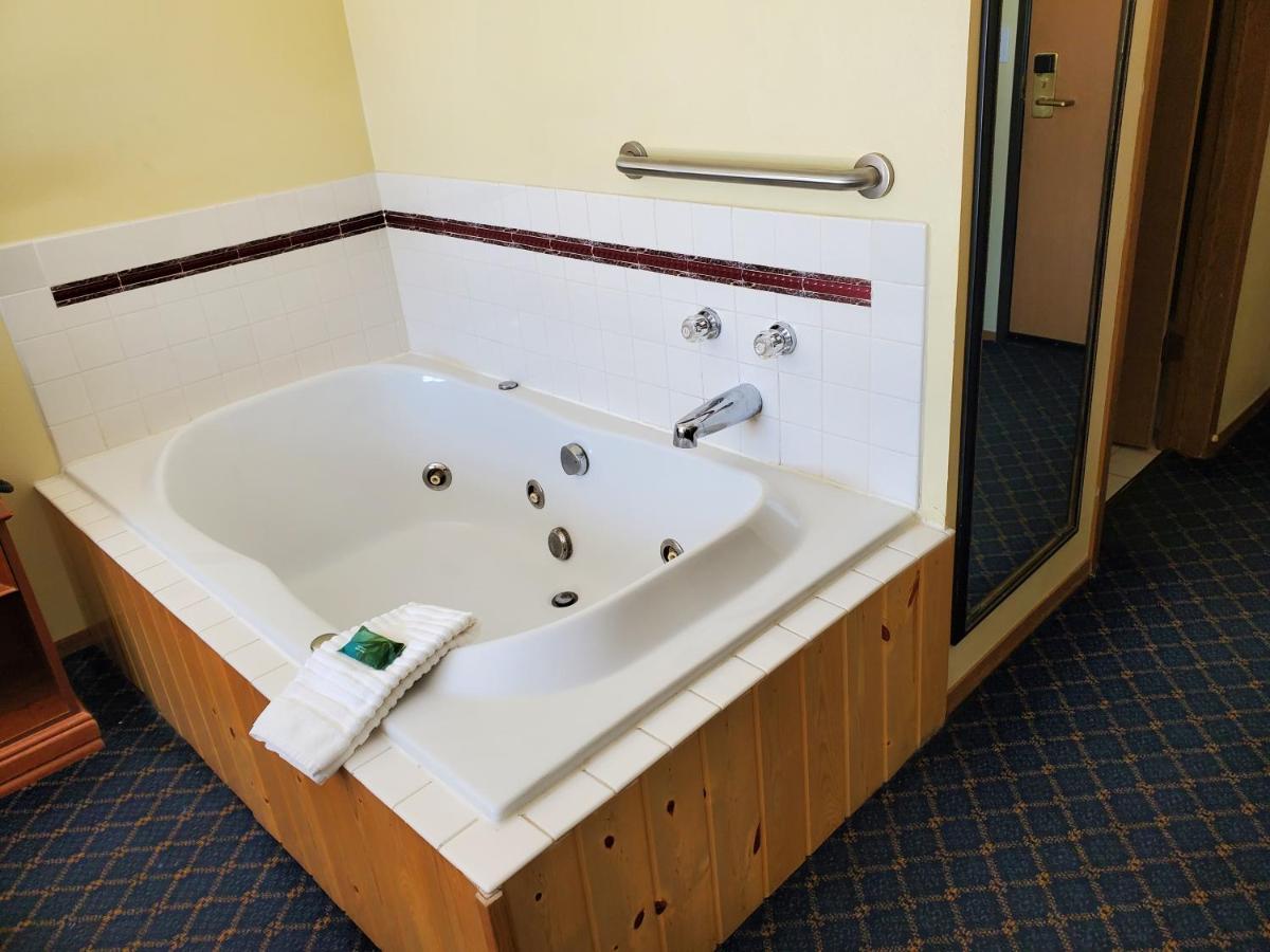 King Room with Spa Bath at City Express by Marriott Bemidji