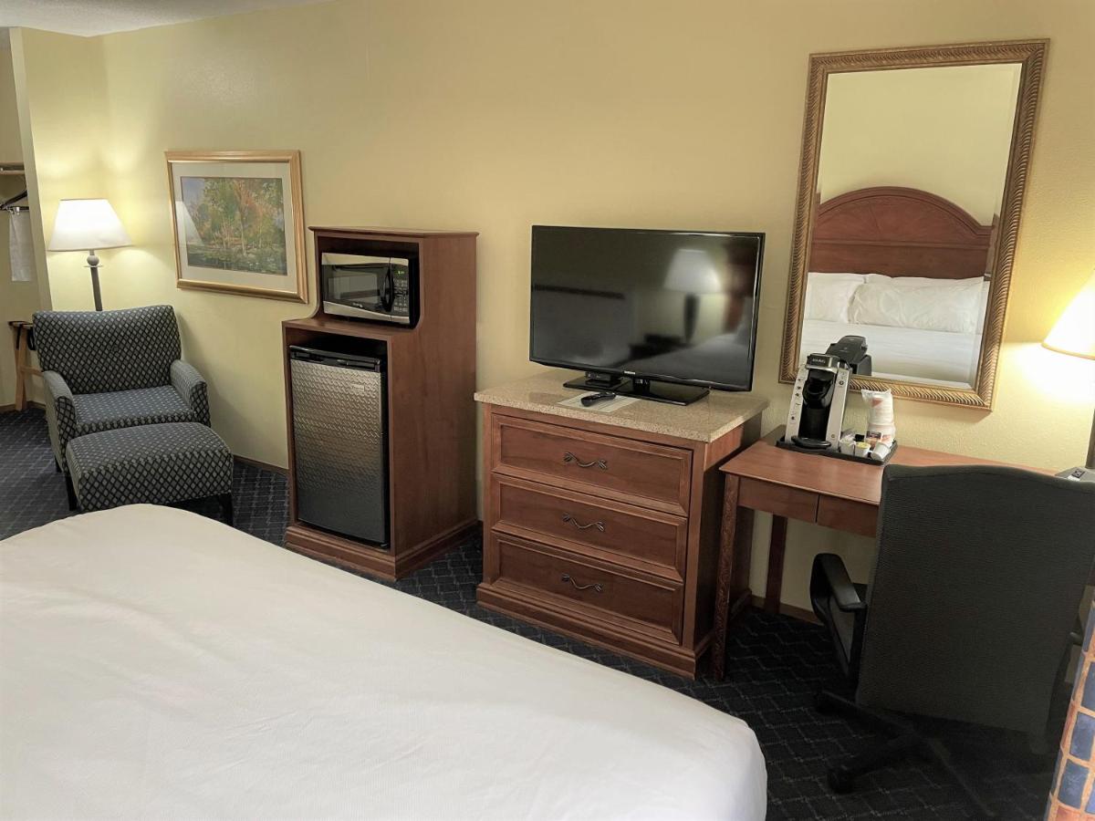 King Room with Spa Bath at City Express by Marriott Bemidji