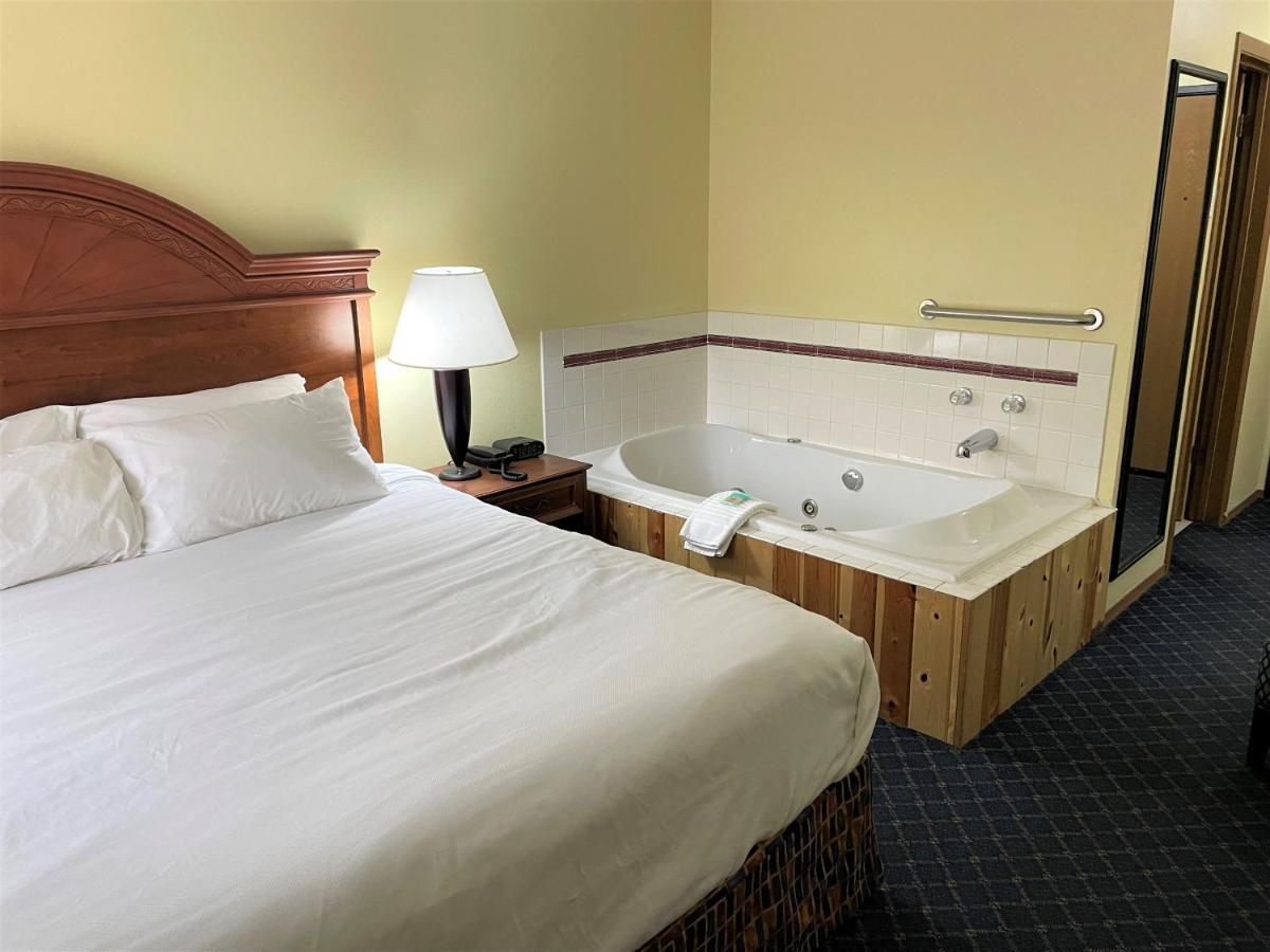 King Room with Spa Bath at City Express by Marriott Bemidji