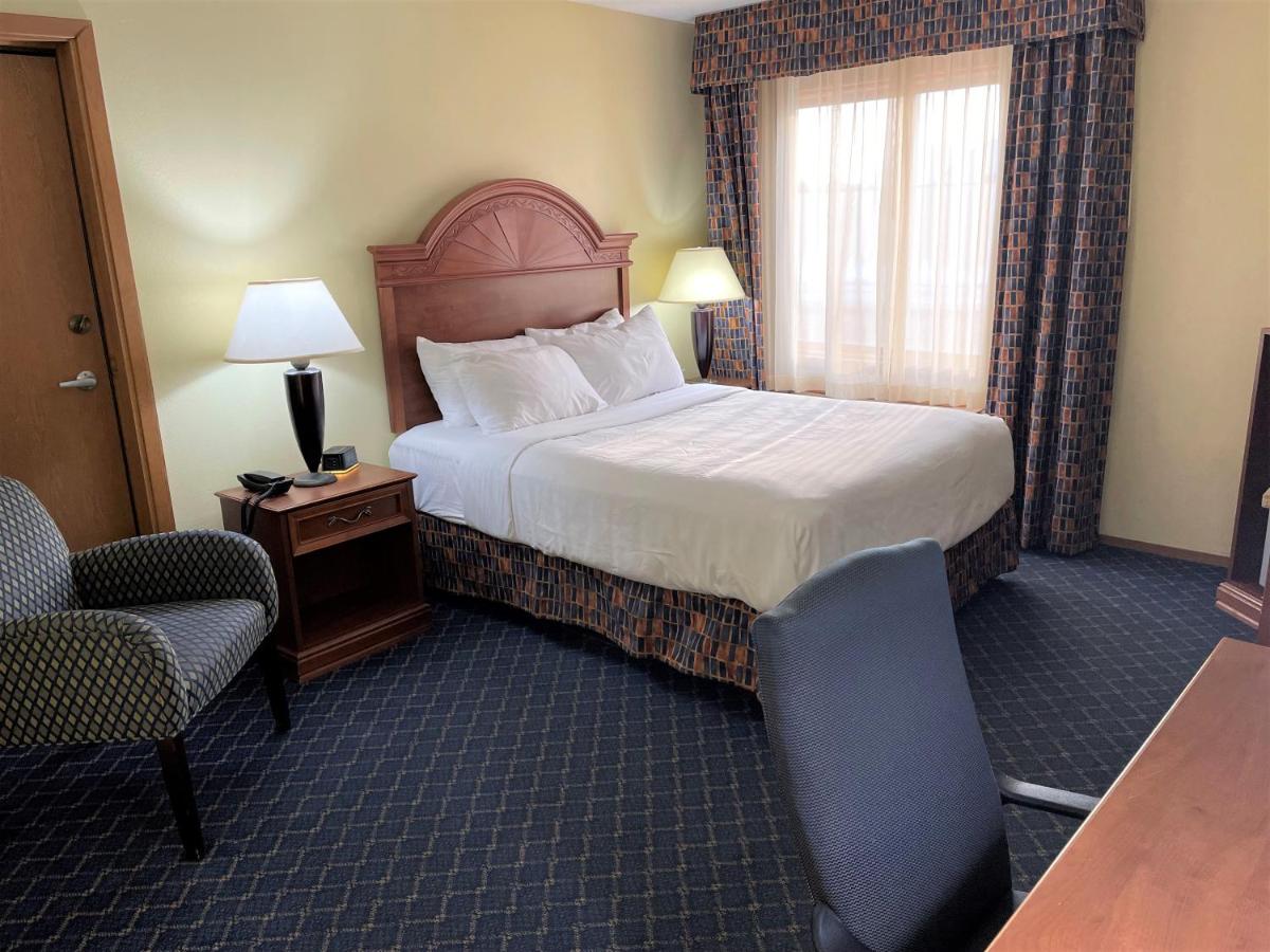Queen Room - Disability Access at City Express by Marriott Bemidji