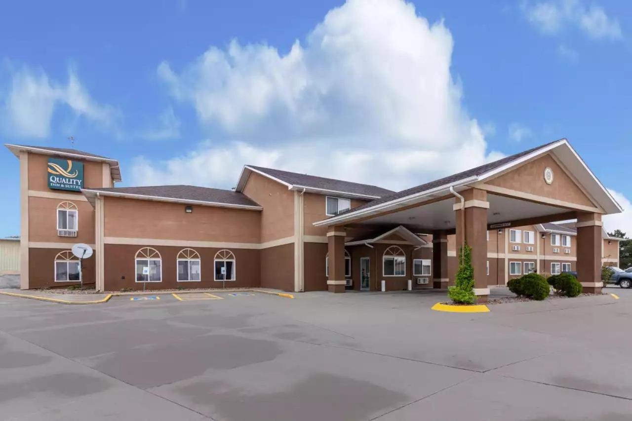 | QualityInn & Suites
