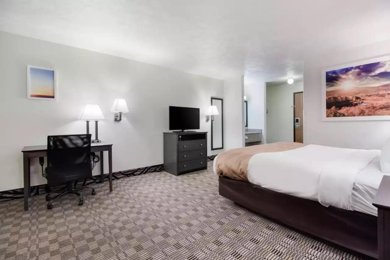 | QualityInn & Suites
