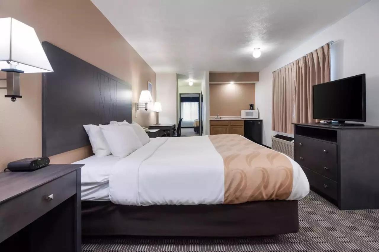 | QualityInn & Suites