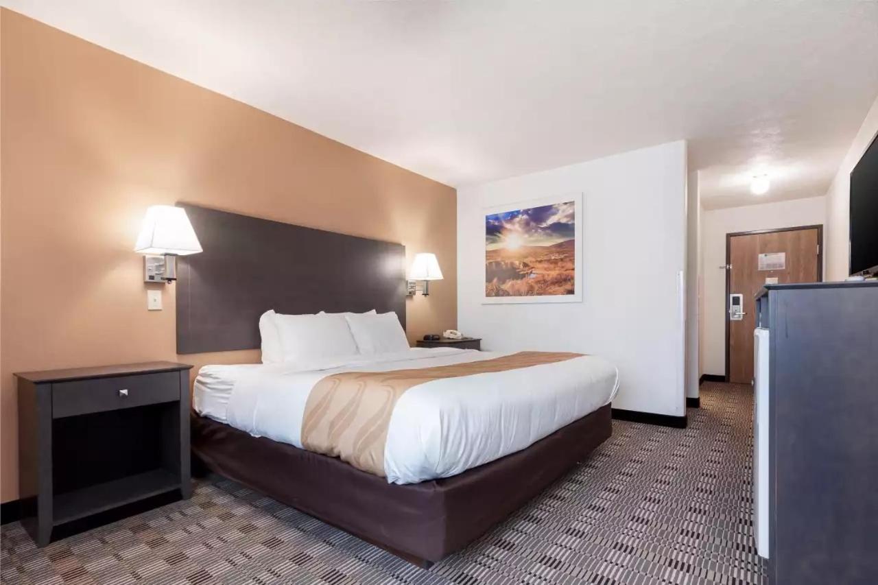 | QualityInn & Suites