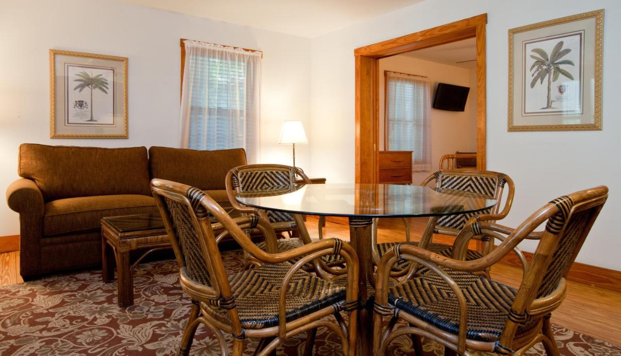 Cigar House King at Island City House Hotel