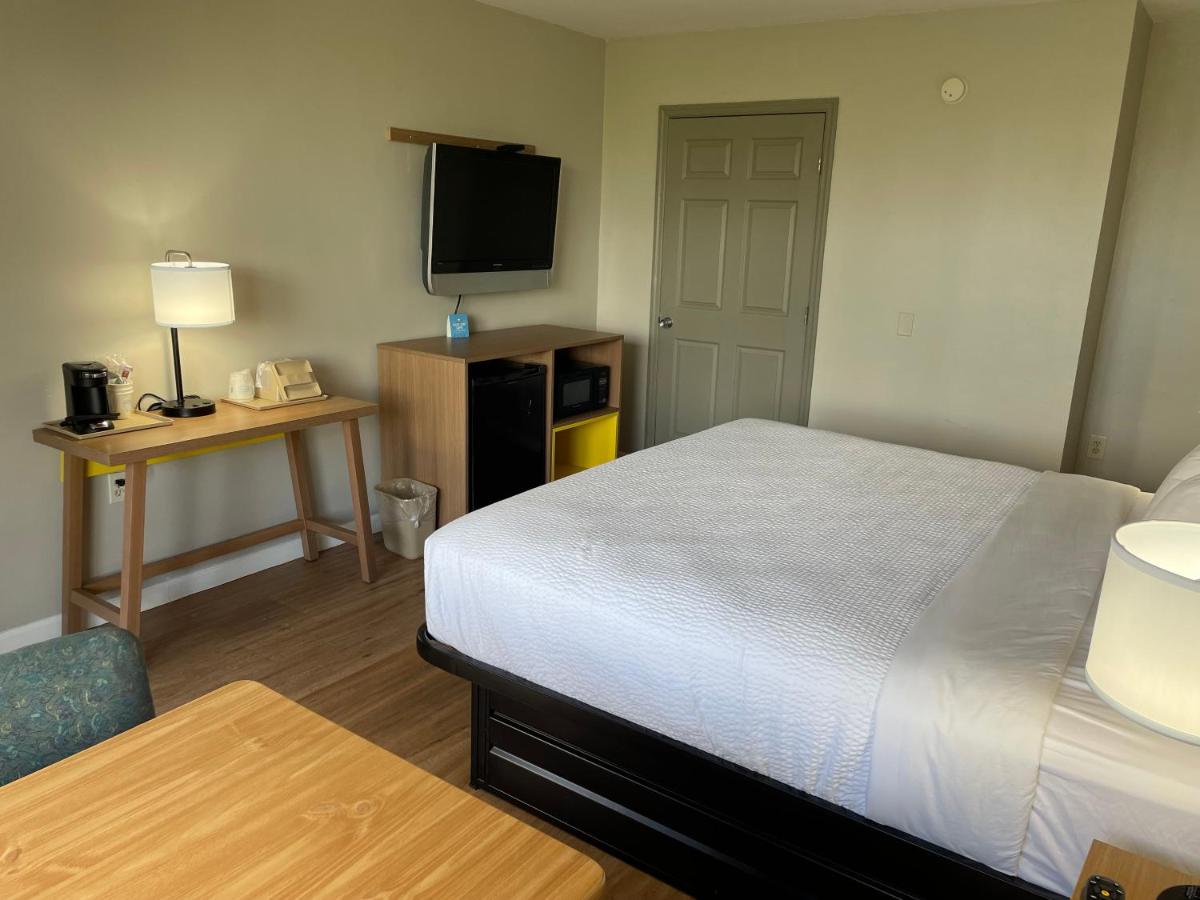 King Studio Suite - Non-Smoking at Days Inn by Wyndham Valdosta/Near Valdosta Mall
