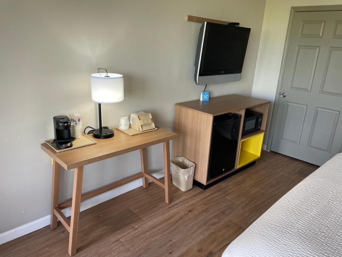 King Studio Suite - Non-Smoking at Days Inn by Wyndham Valdosta/Near Valdosta Mall