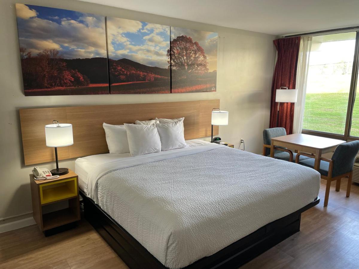 King Studio Suite - Non-Smoking at Days Inn by Wyndham Valdosta/Near Valdosta Mall