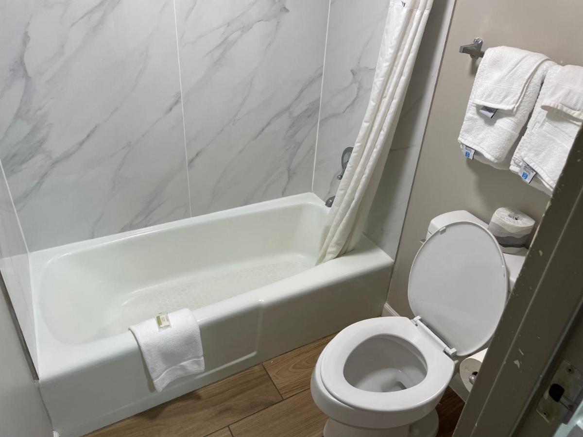 King Studio Suite - Non-Smoking at Days Inn by Wyndham Valdosta/Near Valdosta Mall