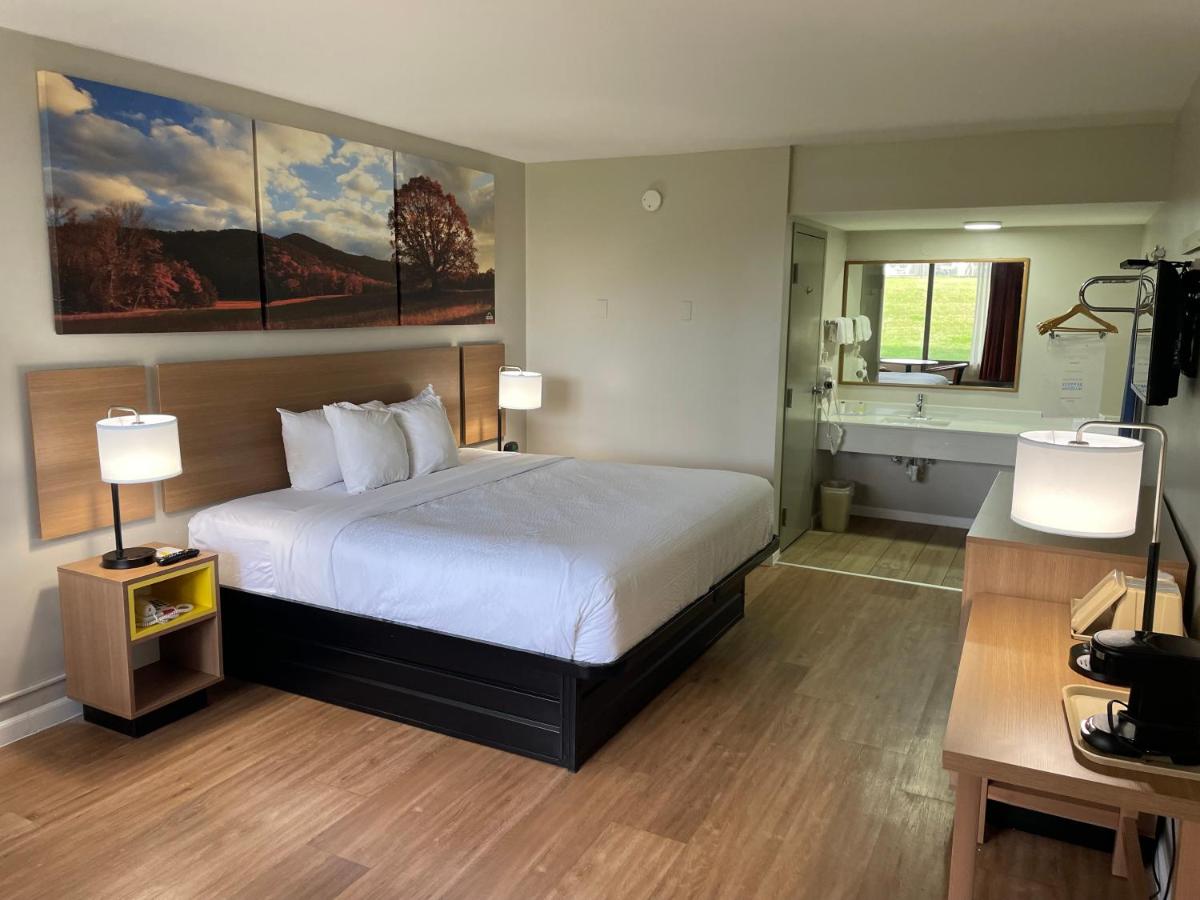King Studio Suite - Non-Smoking at Days Inn by Wyndham Valdosta/Near Valdosta Mall