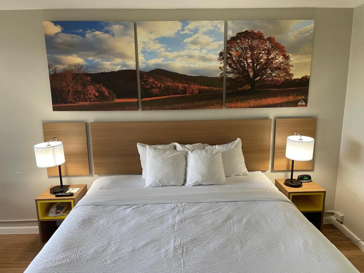 King Studio Suite - Non-Smoking at Days Inn by Wyndham Valdosta/Near Valdosta Mall