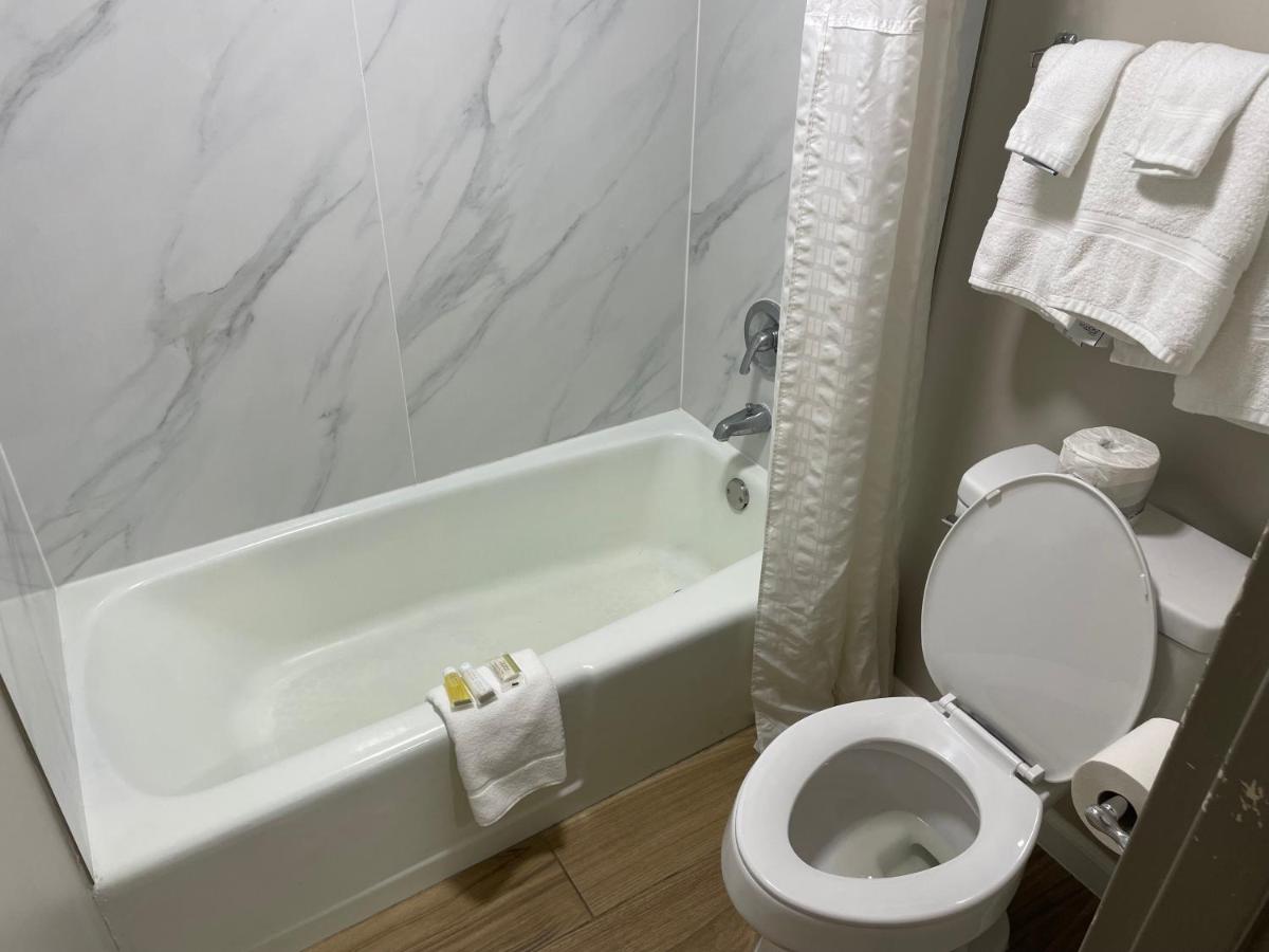 King Studio Suite - Non-Smoking at Days Inn by Wyndham Valdosta/Near Valdosta Mall