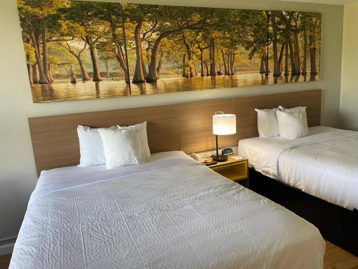 Queen Room with Two Queen Beds - Non-Smoking at Days Inn by Wyndham Valdosta/Near Valdosta Mall