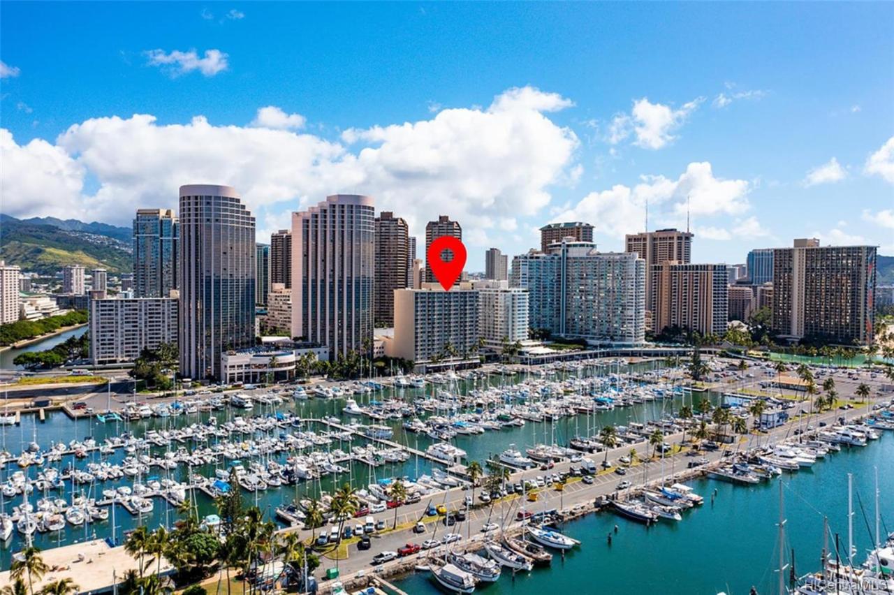  | Marina Oasis Full Kitchen with Laundry and Parking Options