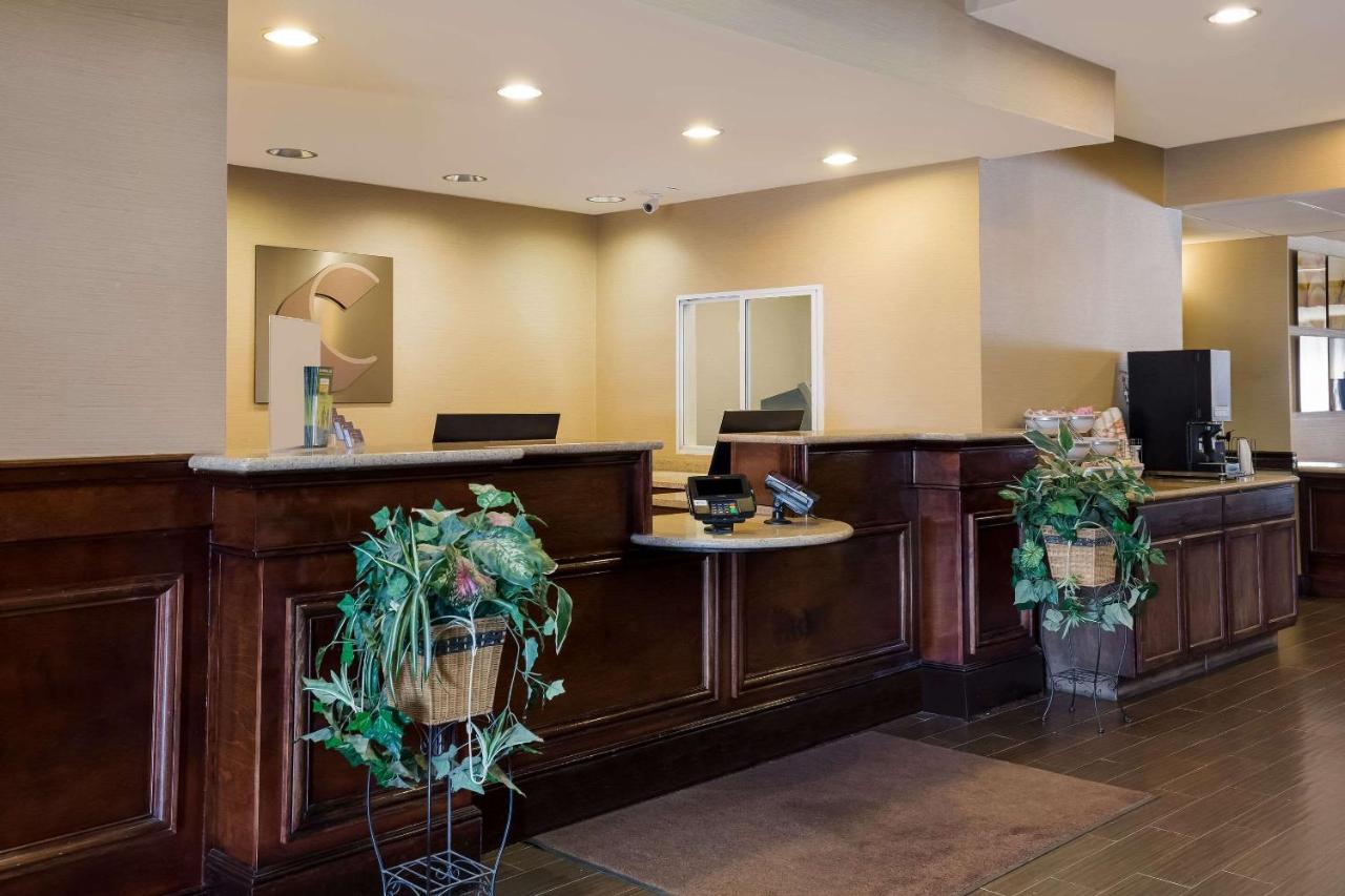 | Comfort Suites Near University