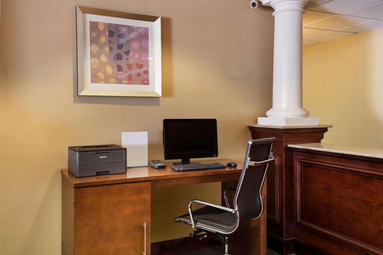 | Comfort Suites Near University