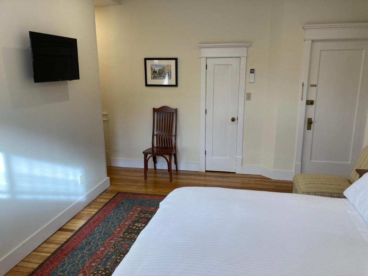 | Tawsty Flower - Haines Suites & Cottages