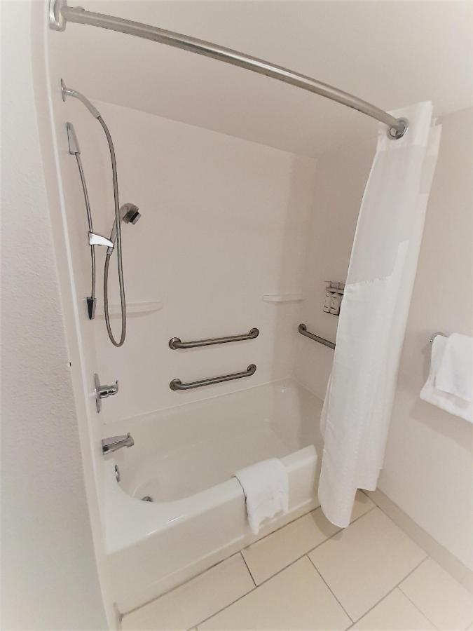 | Holiday Inn Express & Suites Raleigh North - Wake Forest, an IHG Hotel
