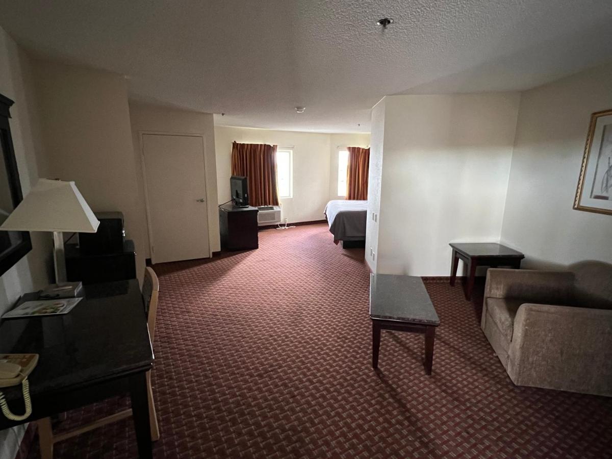 One-Room King - Non Smoking at Days Inn & Suites by Wyndham Rancho Cordova