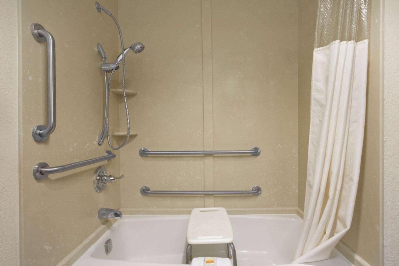 | Days Inn by Wyndham Fayetteville-South/I-95 Exit 49