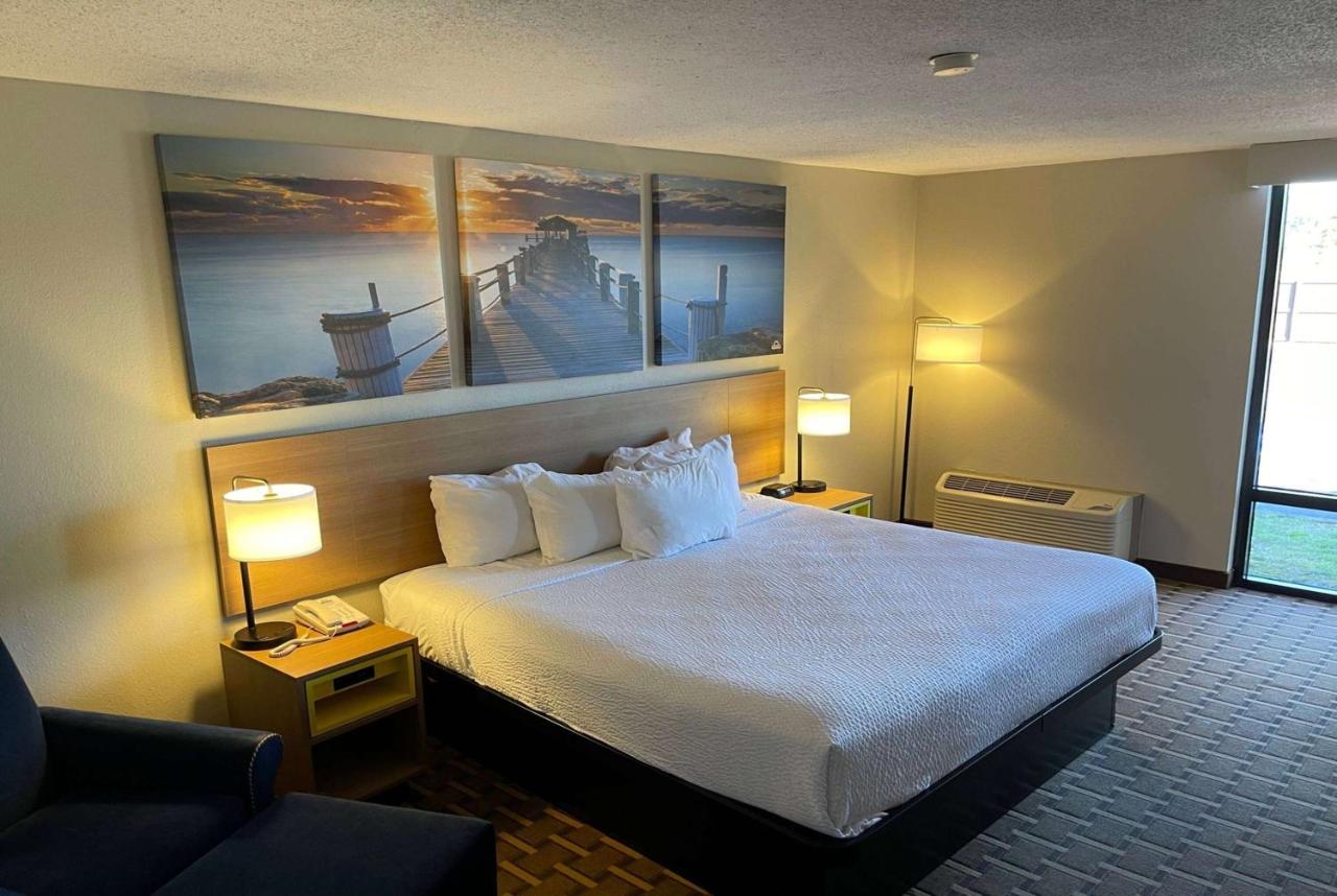| Days Inn by Wyndham Fayetteville-South/I-95 Exit 49