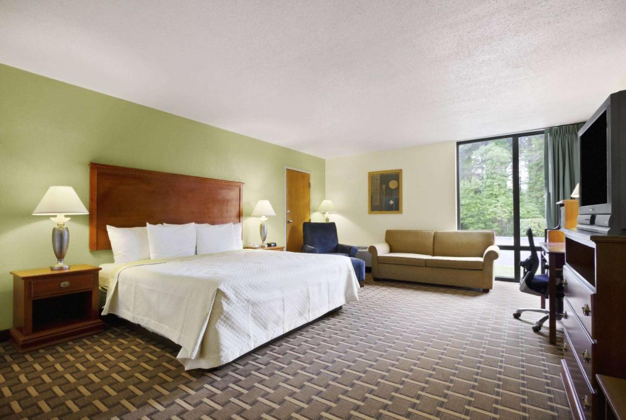  | Days Inn by Wyndham Fayetteville-South/I-95 Exit 49
