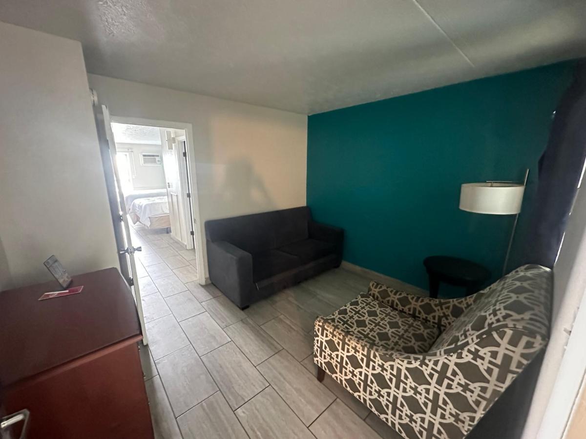 | Econo Lodge