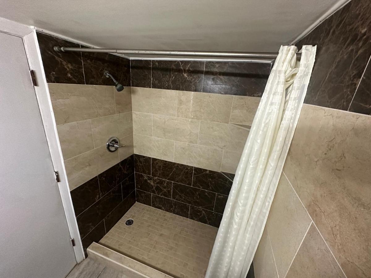 | Econo Lodge